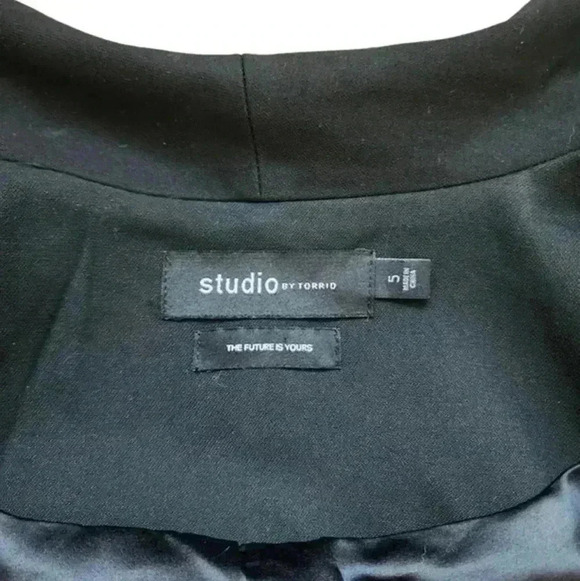 Torrid Studio Luxe Woven Open Front Blazer Women Plus 5X Deep Black Crop Staple - Picture 10 of 14